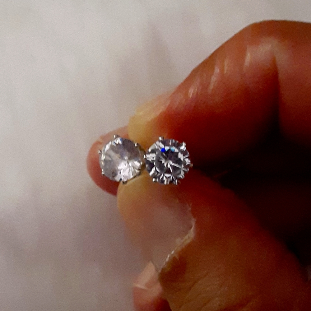 Swarovski cystal stud earrings silver